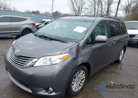 2014 Toyota Sienna Xle V6 8 Passenger z USA, uszkodzony, nr VIN 5TDYK3DC0ES443577